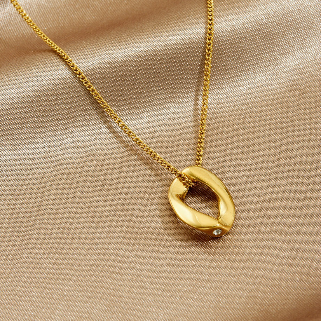 Aurelia Loop Necklace | 18K Gold Minimal Jewellry