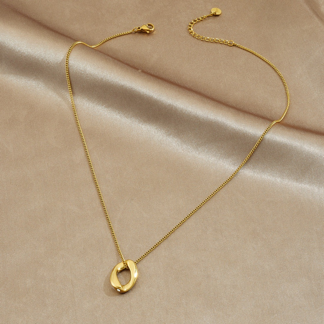 Aurelia Loop Necklace | 18K Gold Minimal Jewellry